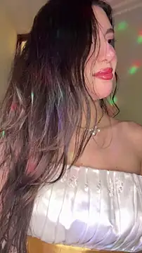 Snapshot of Emily-hottson chatting on 02/15/26, 07:51 Emily-hottson online show from 02/15/26, 07:51