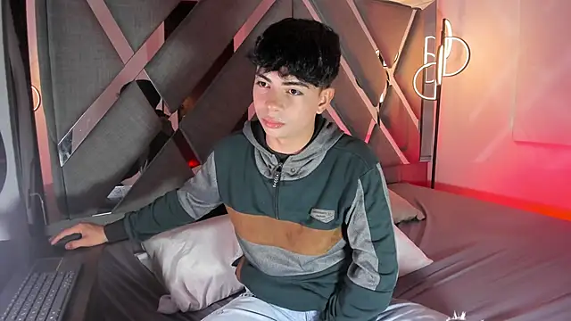 Snapshot of Peter_chase chatting on 09/16/25, 06:42 Peter chase online show from 09/16/25, 06:42