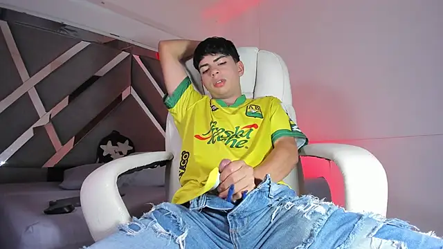 Snapshot of Peter_chase chatting on 09/18/25, 08:44 Peter chase online show from 09/18/25, 08:44