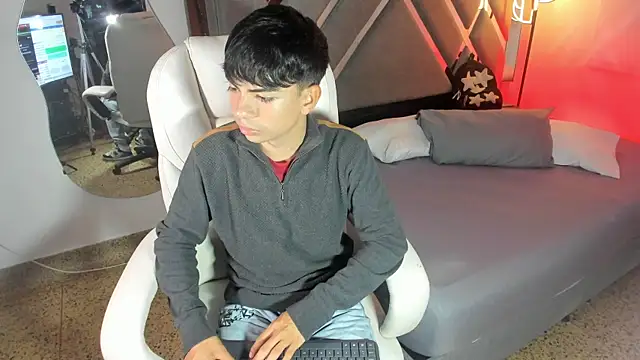 Snapshot of Peter_chase chatting on 09/19/25, 06:19 Peter chase online show from 09/19/25, 06:19