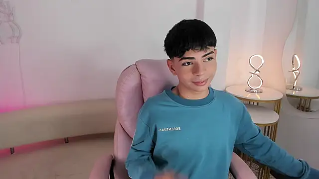 Snapshot of Peter_chase chatting on 09/29/25, 06:02 Peter chase online show from 09/29/25, 06:02