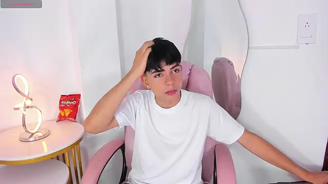 Snapshot of Peter_chase chatting on 10/01/25, 06:14 Peter chase online show from 10/01/25, 06:14