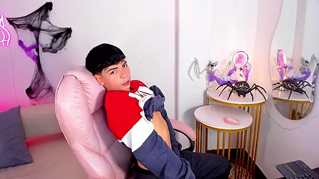 Snapshot of Peter_chase chatting on 10/18/25, 06:30 Peter chase online show from 10/18/25, 06:30