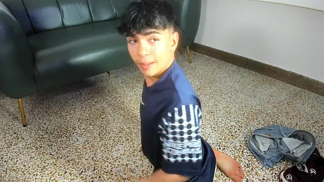 Snapshot of Peter_chase chatting on 04/10/26, 06:01 Peter chase online show from 04/10/26, 06:01