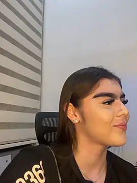 Snapshot of SofiaFontaiine chatting on 11/20/25, 04:12 SofiaFontaiine online show from 11/20/25, 04:12