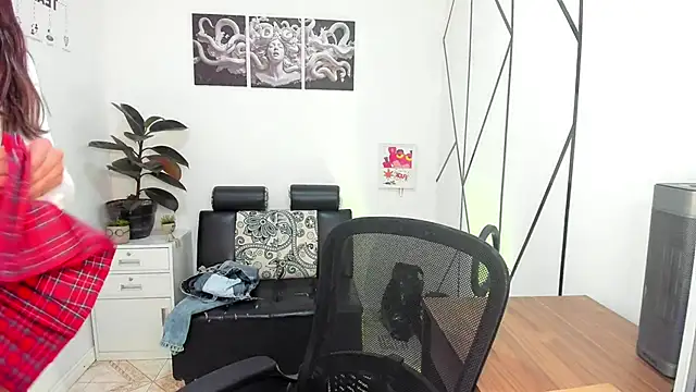 Snapshot of Angel-dragun chatting on 11/11/25, 07:36 Angel-dragun online show from 11/11/25, 07:36