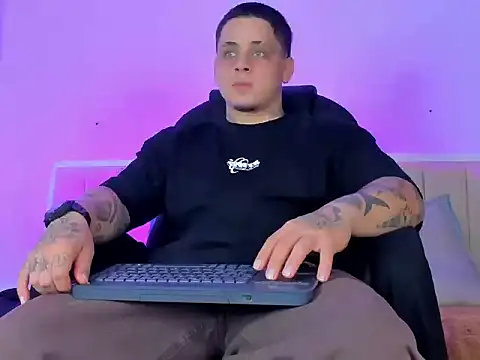 denis munera online show from 09/17/25, 12:29