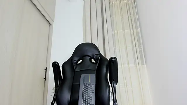 Biscuit oliva online show from 03/10/26, 01:10