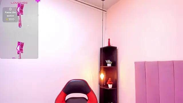 HoollyHendrix online show from 11/21/25, 08:29