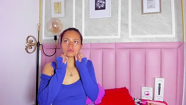 HoollyHendrix online show from 01/17/26, 08:34