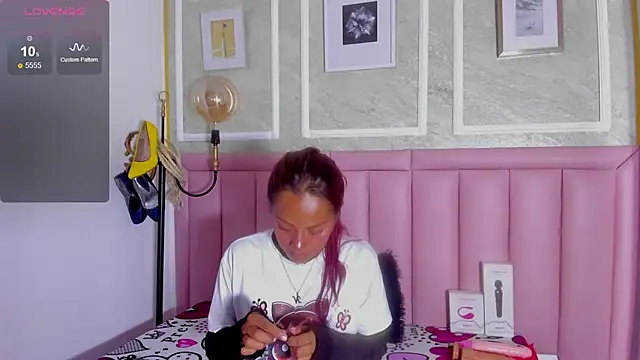 HoollyHendrix online show from 02/20/26, 09:04