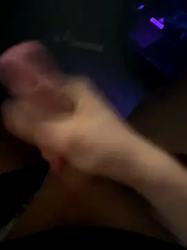 Snapshot of jstntz chatting on 11/09/25, 10:41 jstntz online show from 11/09/25, 10:41