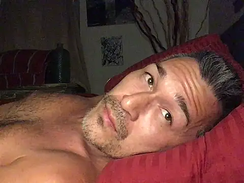 Snapshot of countryboi2002 chatting on 10/30/25, 03:52 countryboi2002 online show from 10/30/25, 03:52