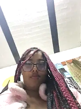 Snapshot of Ebony-Goddess19 chatting on 10/24/25, 01:24 Ebony-Goddess19 online show from 10/24/25, 01:24