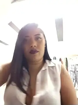 Snapshot of Ebony-Goddess19 chatting on 11/20/25, 03:45 Ebony-Goddess19 online show from 11/20/25, 03:45