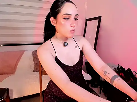 SarahCastillo  online show from 12/04/25, 01:59