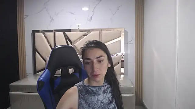 Snapshot of Maily_a_ chatting on 10/23/25, 03:06 Maily a online show from 10/23/25, 03:06