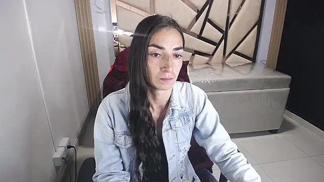 Snapshot of Maily_a_ chatting on 11/24/25, 03:28 Maily a online show from 11/24/25, 03:28