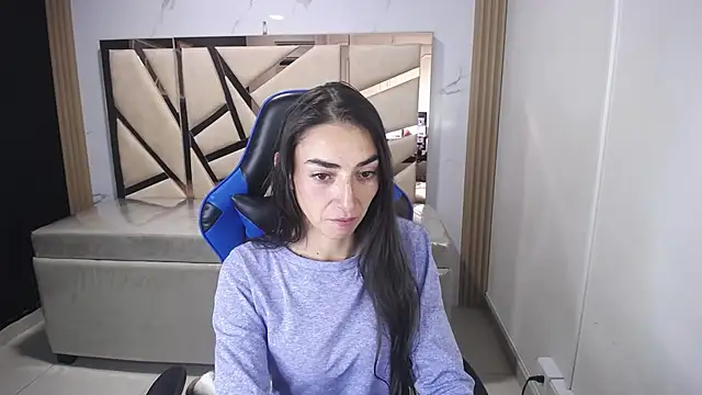 Snapshot of Maily_a_ chatting on 11/29/25, 02:58 Maily a online show from 11/29/25, 02:58