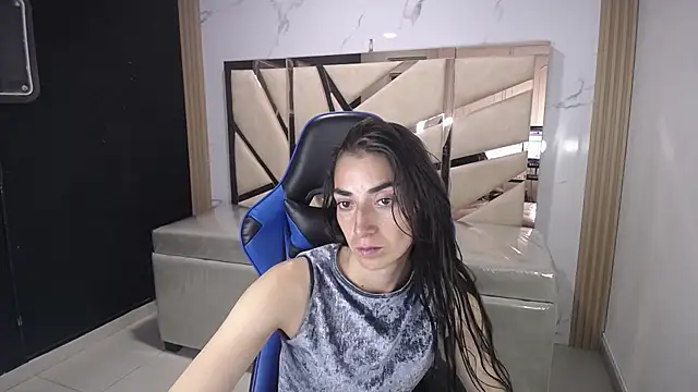 Maily a  online show from 12/23/25, 02:53