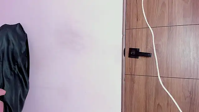 Snapshot of Yuni_kim chatting on 10/28/25, 03:25 Yuni kim online show from 10/28/25, 03:25