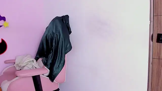 Snapshot of Yuni_kim chatting on 10/29/25, 01:24 Yuni kim online show from 10/29/25, 01:24