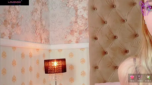 Snapshot of CoraVex chatting on 11/05/25, 05:07 CoraVex online show from 11/05/25, 05:07