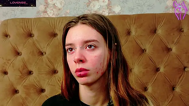 Snapshot of CoraVex chatting on 11/30/25, 02:04 CoraVex online show from 11/30/25, 02:04