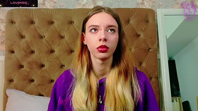 Snapshot of CoraVex chatting on 12/04/25, 05:06 CoraVex online show from 12/04/25, 05:06