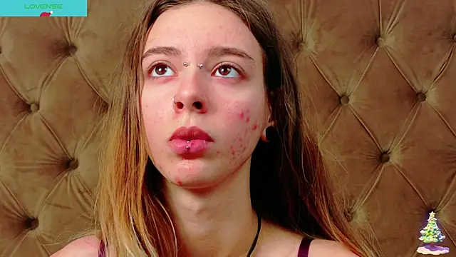 Snapshot of CoraVex chatting on 12/14/25, 05:02 CoraVex online show from 12/14/25, 05:02