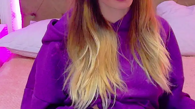 CoraVex online show from 04/05/26, 04:09