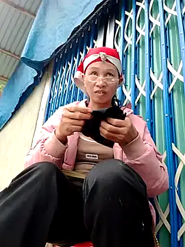 Snapshot of donna-bae chatting on 10/25/25, 08:55 donna-bae online show from 10/25/25, 08:55