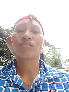 Snapshot of donna-bae chatting on 12/23/25, 02:31 donna-bae online show from 12/23/25, 02:31