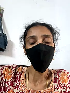 Snapshot of sweetreddy-02 chatting on 10/24/25, 06:32 sweetreddy-02 online show from 10/24/25, 06:32