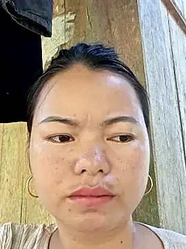 emly-xinh18 online show from 09/17/25, 05:53