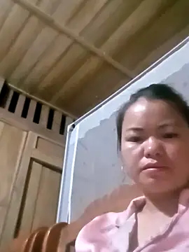 emly-xinh18 online show from 09/18/25, 01:24