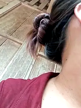 emly-xinh18 online show from 09/22/25, 03:41