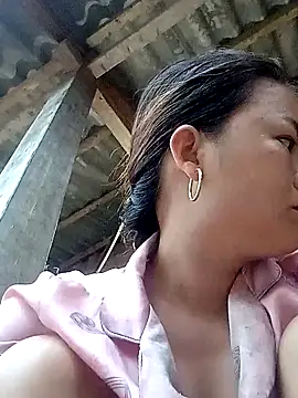 emly-xinh18 online show from 09/23/25, 10:57