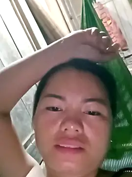 emly-xinh18 online show from 09/24/25, 12:08