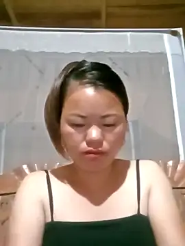 emly-xinh18 online show from 09/26/25, 10:47