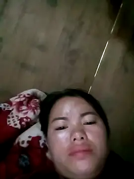 emly-xinh18 online show from 09/28/25, 02:50