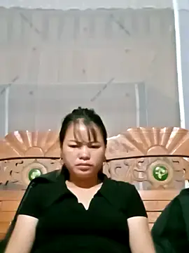 emly-xinh18 online show from 10/01/25, 12:55