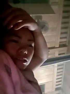 emly-xinh18 online show from 10/10/25, 12:59