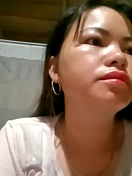 emly-xinh18 online show from 10/29/25, 09:38