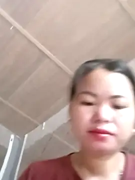 emly-xinh18 online show from 11/12/25, 01:39