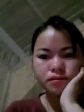 emly-xinh18 online show from 12/04/25, 11:02