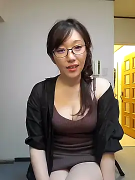 M Kaede online show from 10/21/25, 12:11