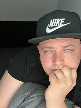 xXLustMolchXx online show from 09/29/25, 04:23