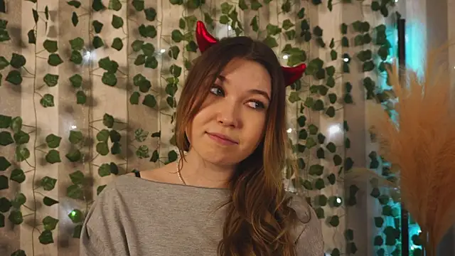 Snapshot of cheeky_cherry_juice chatting on 11/01/25, 01:24 cheeky cherry juice online show from 11/01/25, 01:24