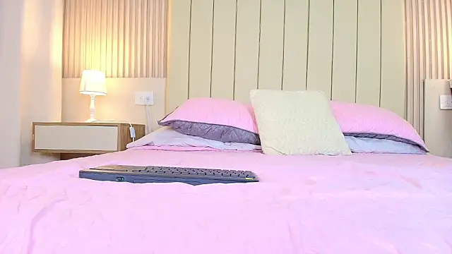 alessia moon1 online show from 02/11/26, 12:10